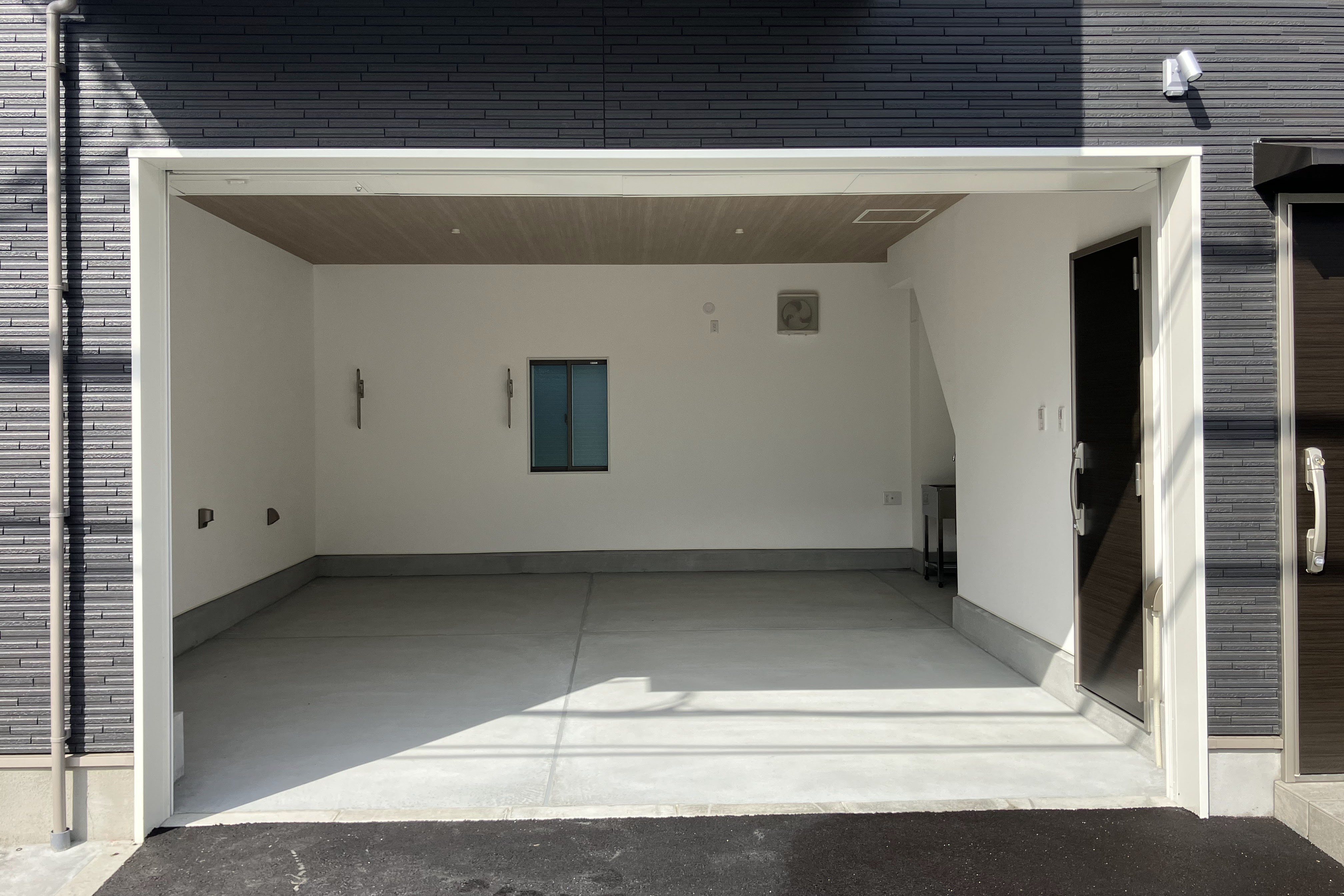 プレミアムガレージハウス大阪市鶴見区安田1丁目『OSAKA TSURUMI BASE』の物件写真2