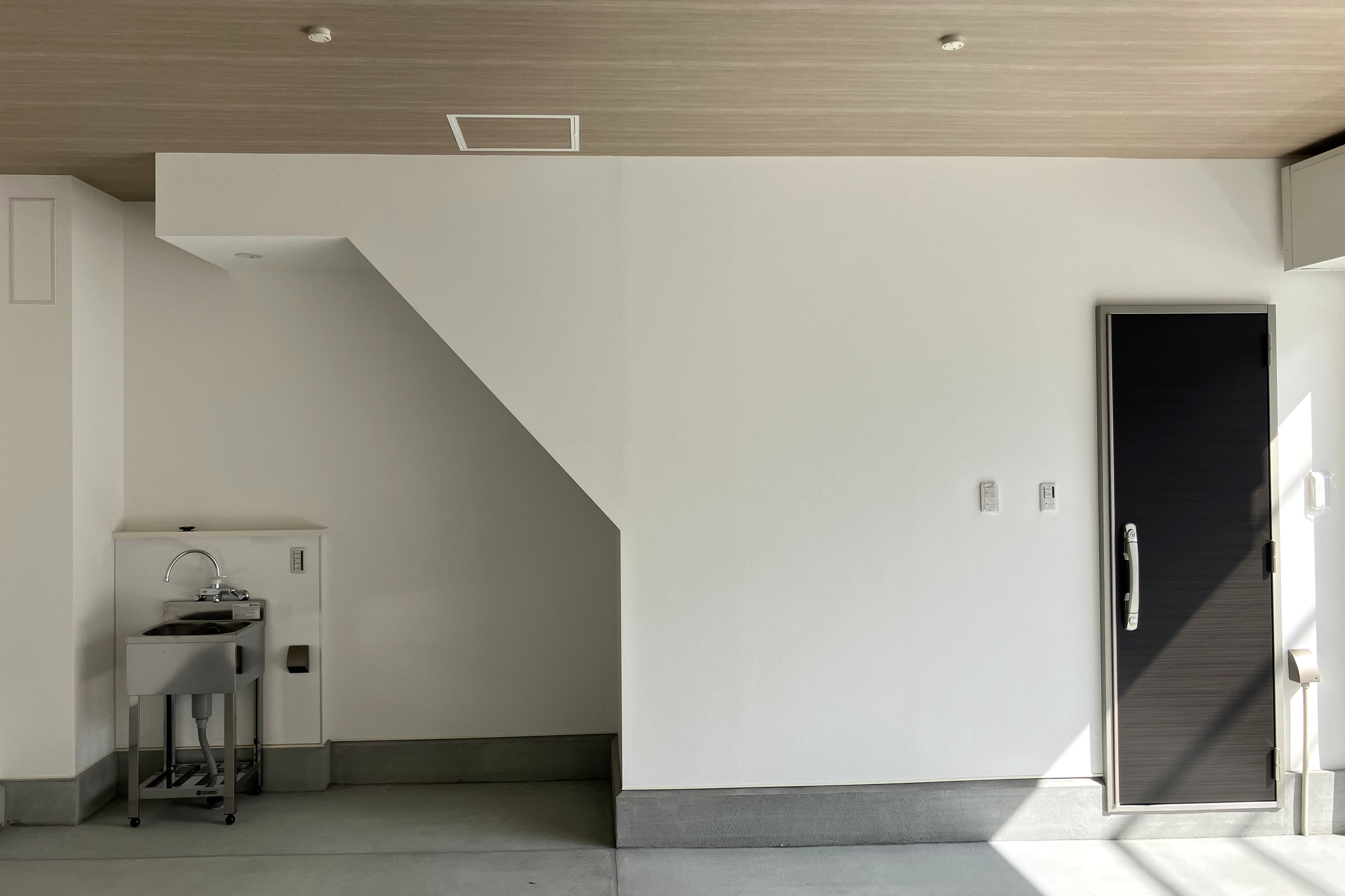 プレミアムガレージハウス大阪市鶴見区安田1丁目『OSAKA TSURUMI BASE』の物件写真3